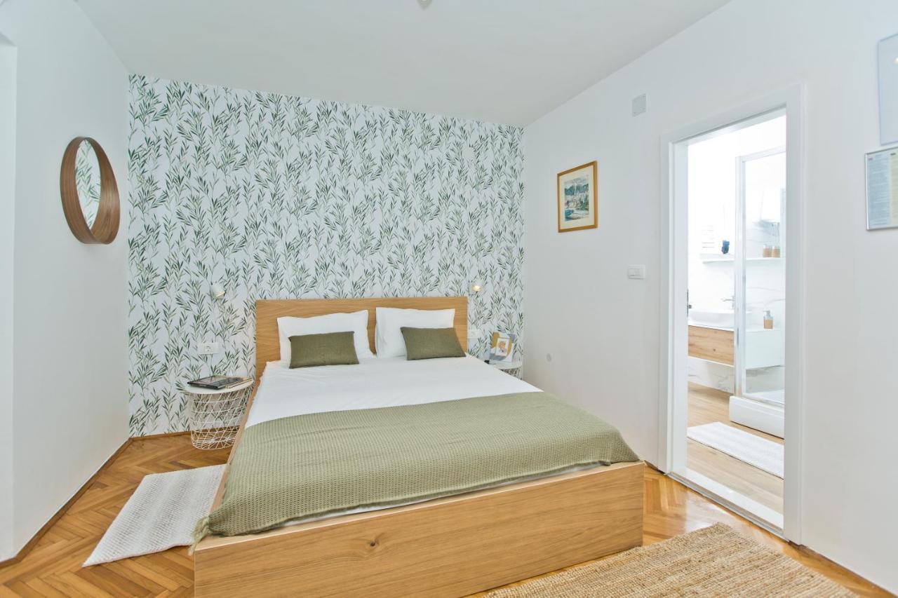Hvar Deluxe Rooms ฮวาร์ ภายนอก รูปภาพ