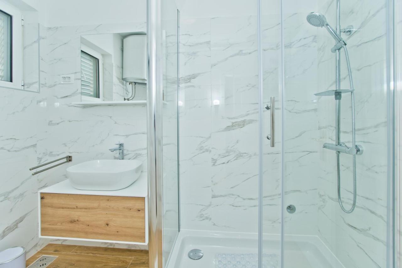 Hvar Deluxe Rooms ฮวาร์ ภายนอก รูปภาพ
