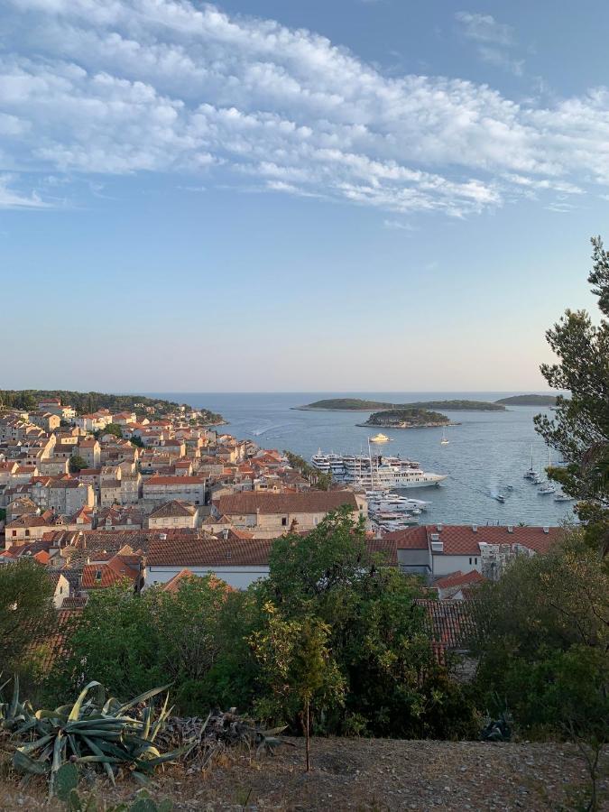 Hvar Deluxe Rooms ฮวาร์ ภายนอก รูปภาพ