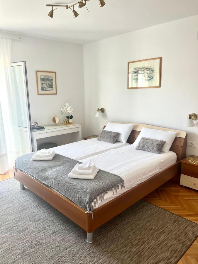 Hvar Deluxe Rooms ฮวาร์ ภายนอก รูปภาพ